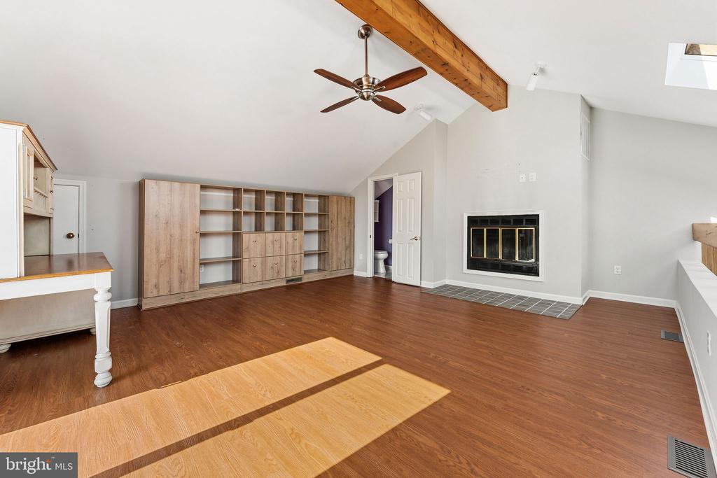 12 QUEEN ANNE WAY Unit: J