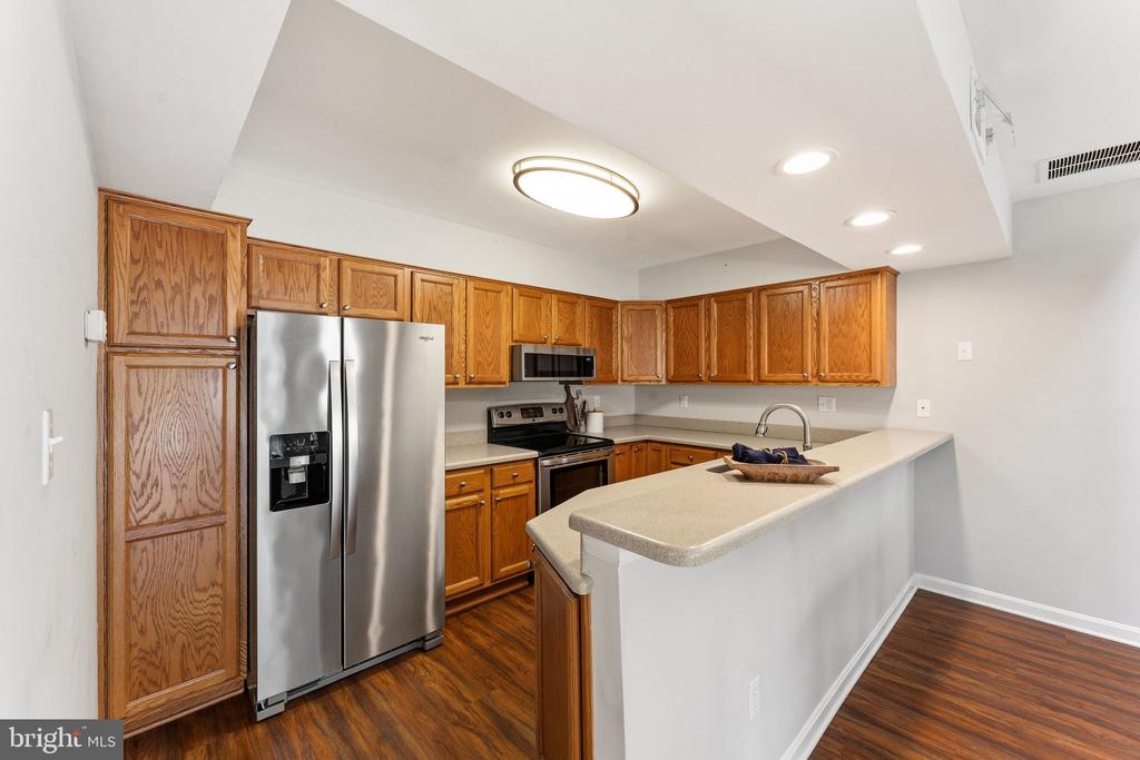 12 QUEEN ANNE WAY Unit: J