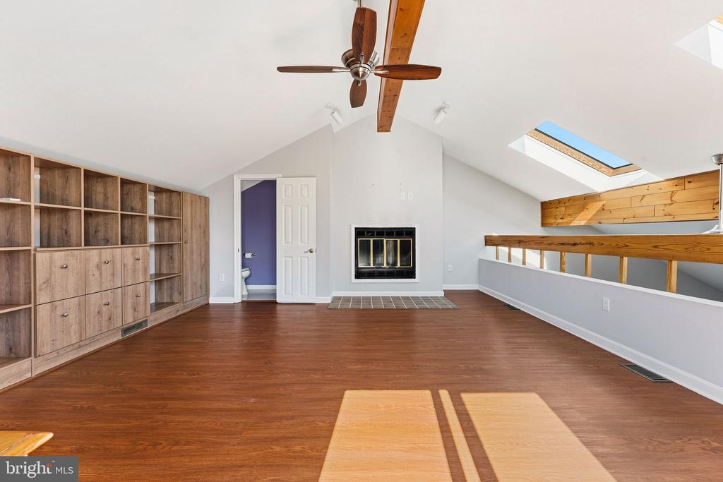 12 QUEEN ANNE WAY Unit: J