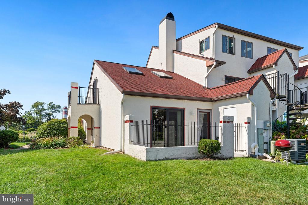 12 QUEEN ANNE WAY Unit: J