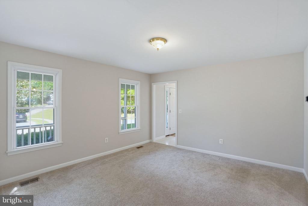 225 AUTUMN LANE