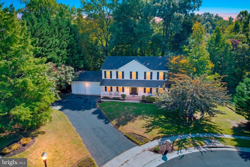 225 AUTUMN LANE