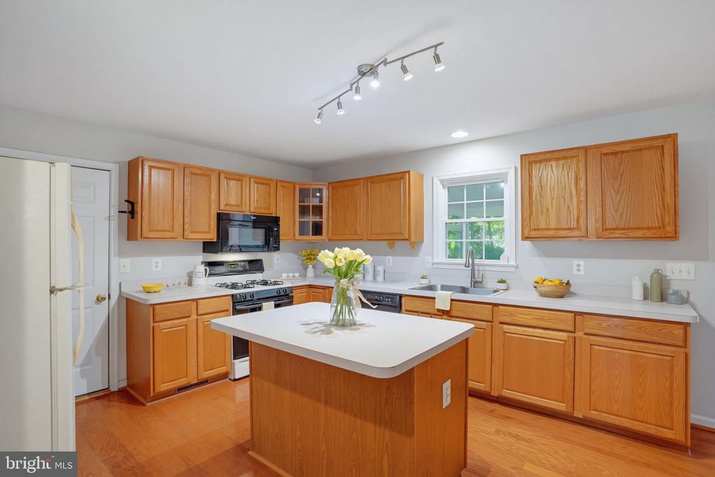 225 AUTUMN LANE