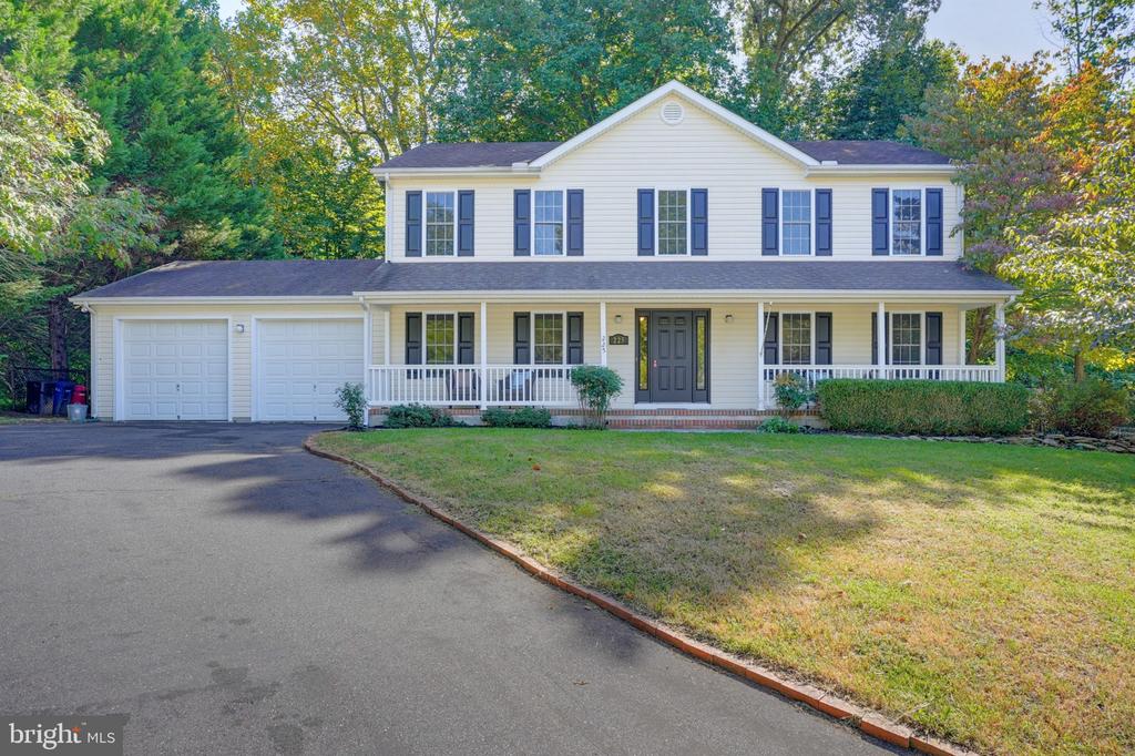 225 AUTUMN LANE