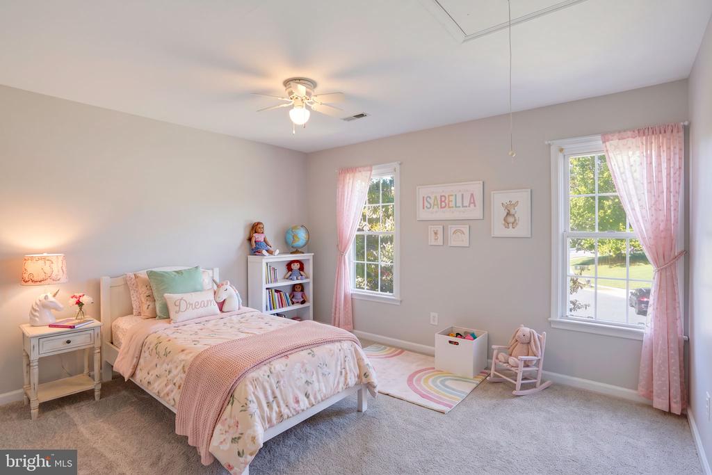225 AUTUMN LANE