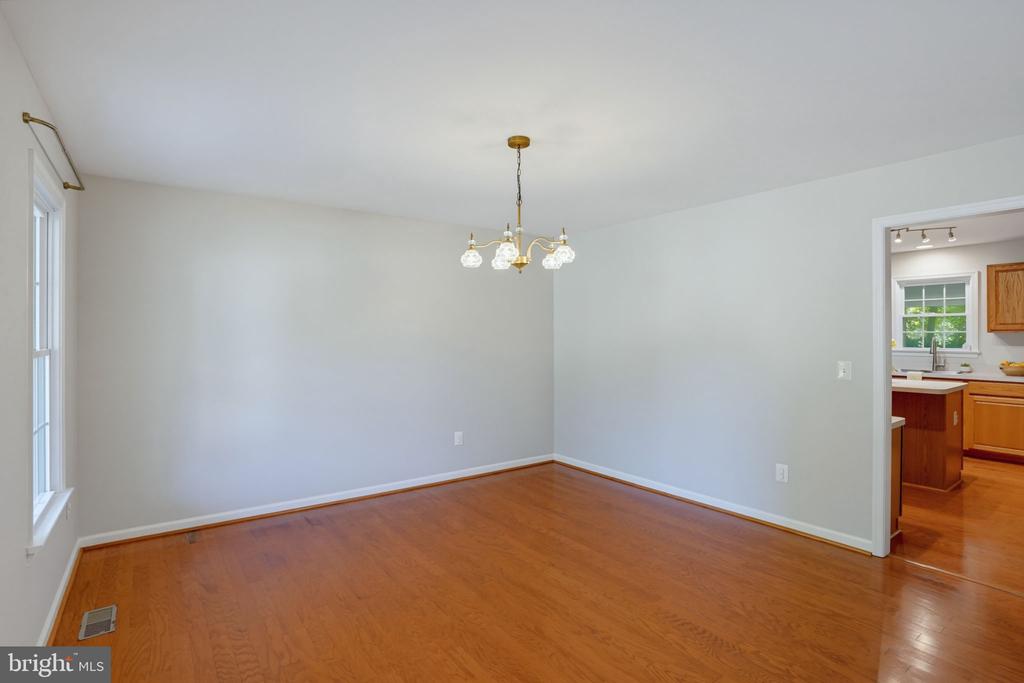 225 AUTUMN LANE
