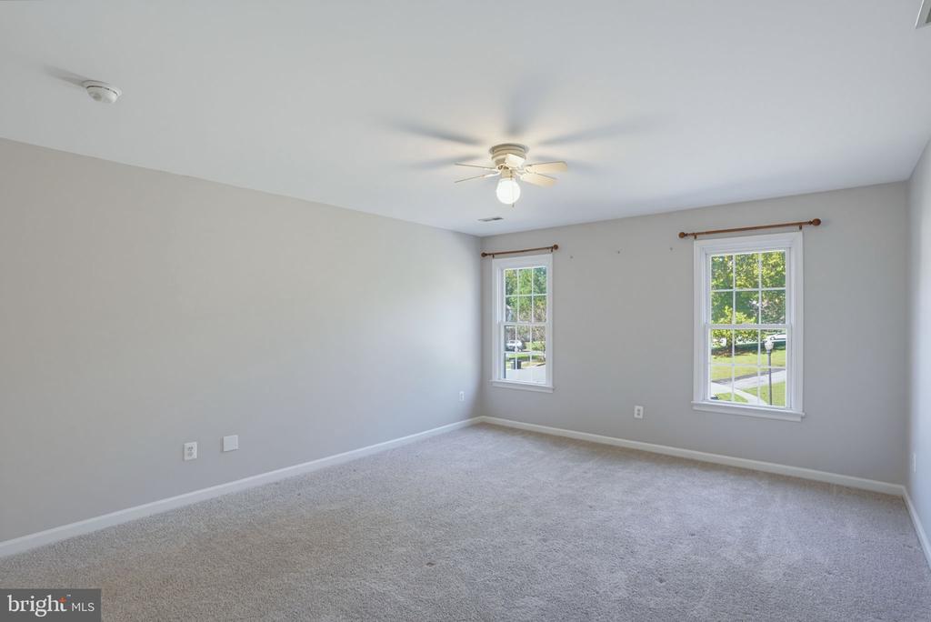 225 AUTUMN LANE