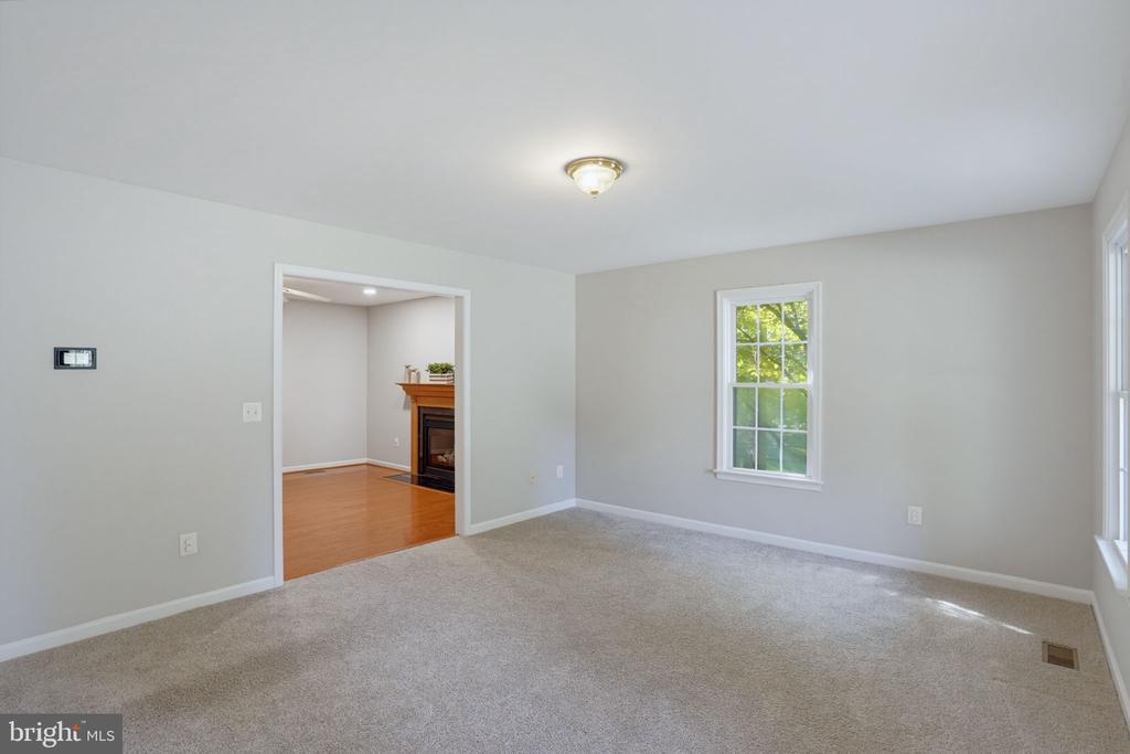 225 AUTUMN LANE