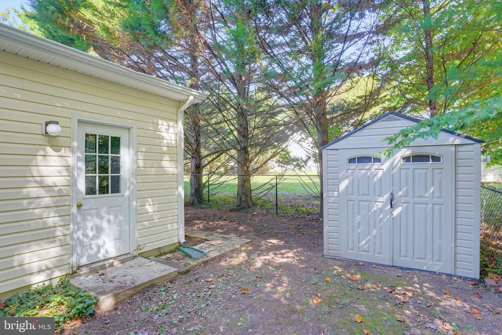 225 AUTUMN LANE