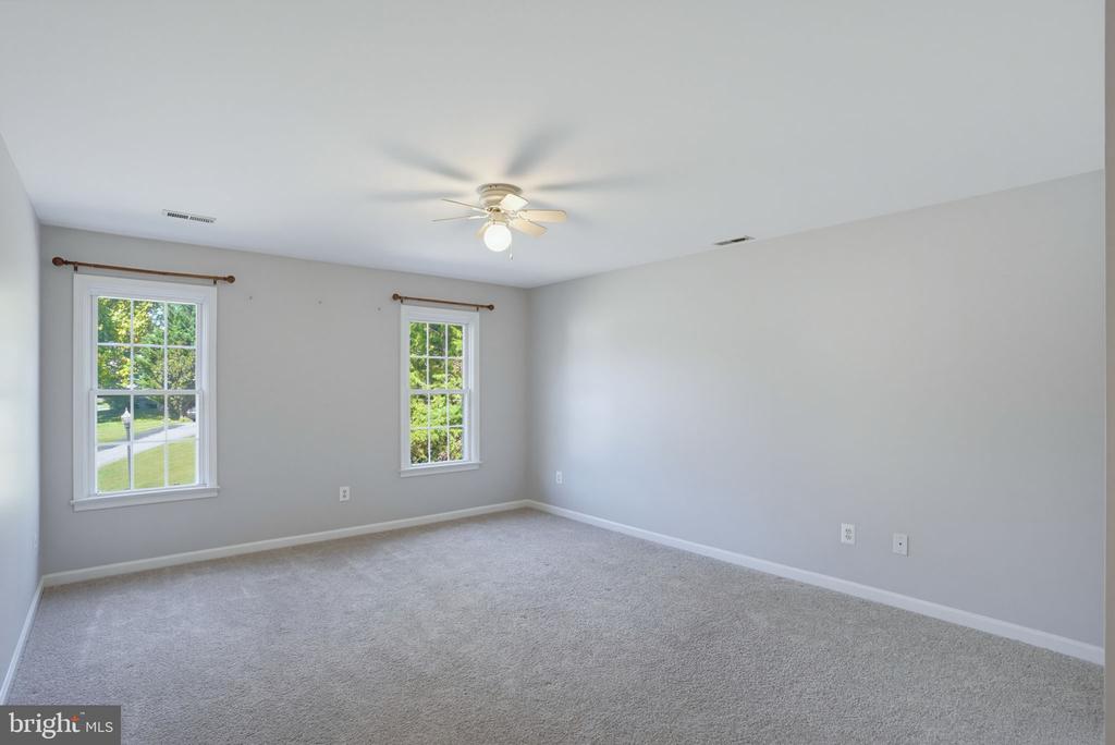 225 AUTUMN LANE