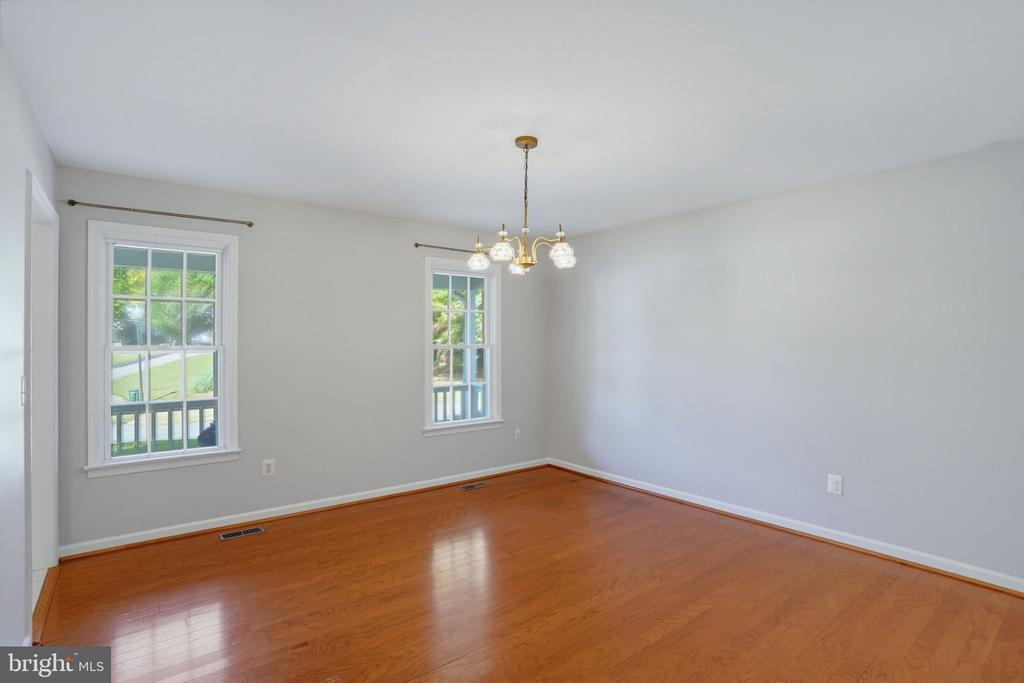 225 AUTUMN LANE