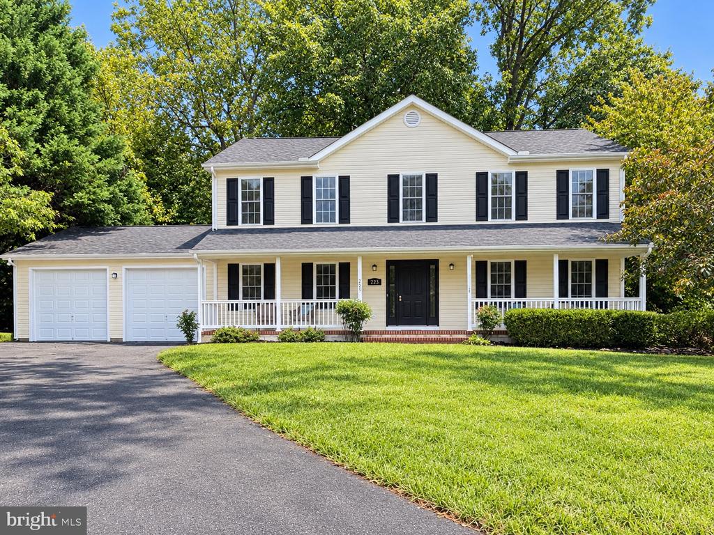 225 AUTUMN LANE
