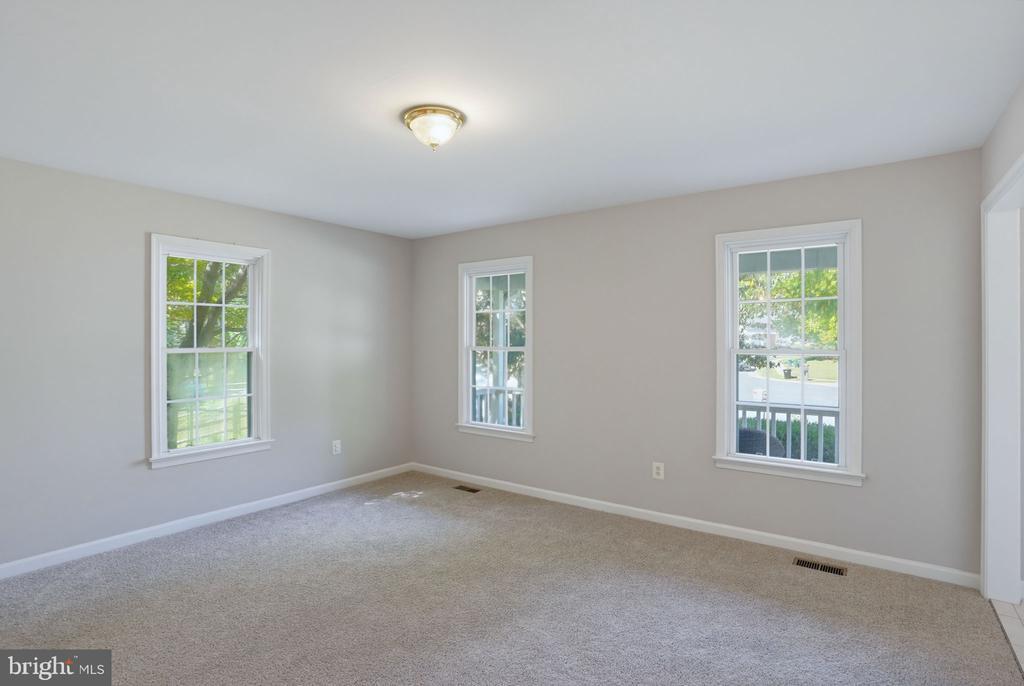 225 AUTUMN LANE