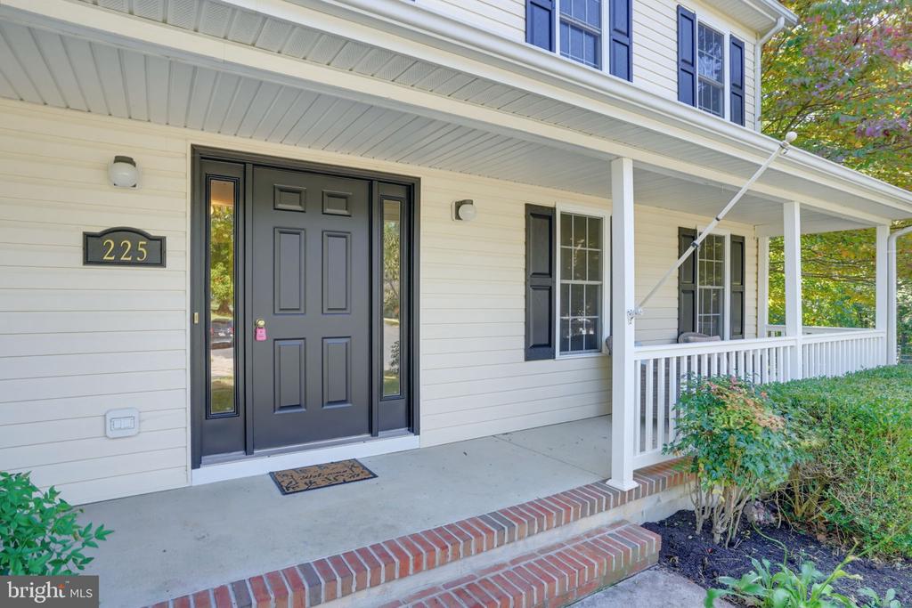 225 AUTUMN LANE