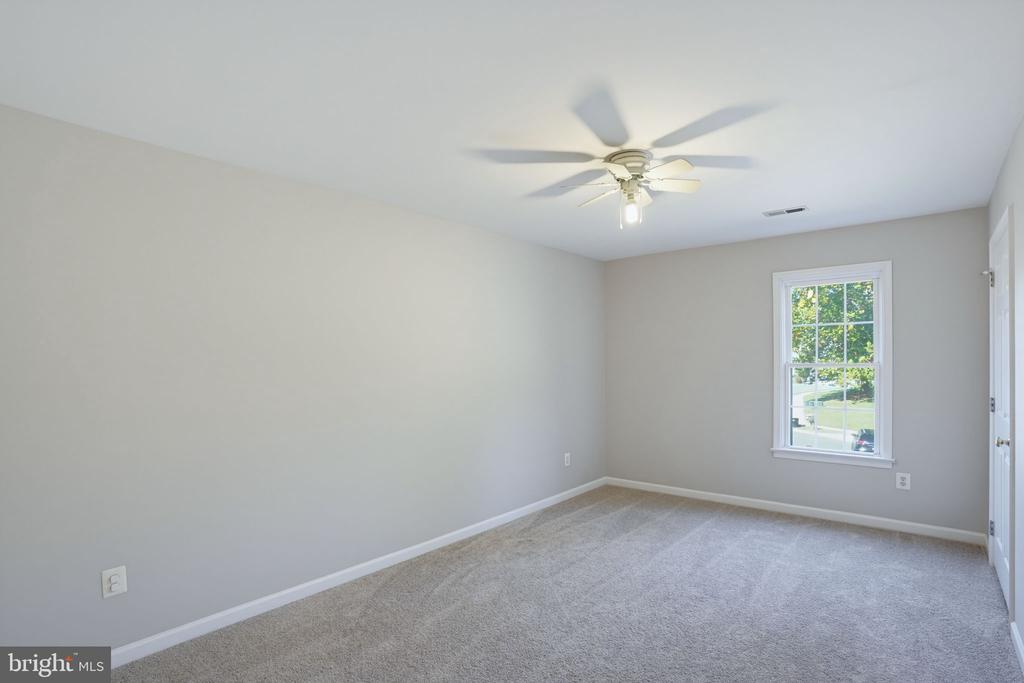 225 AUTUMN LANE