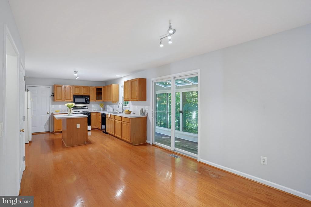 225 AUTUMN LANE