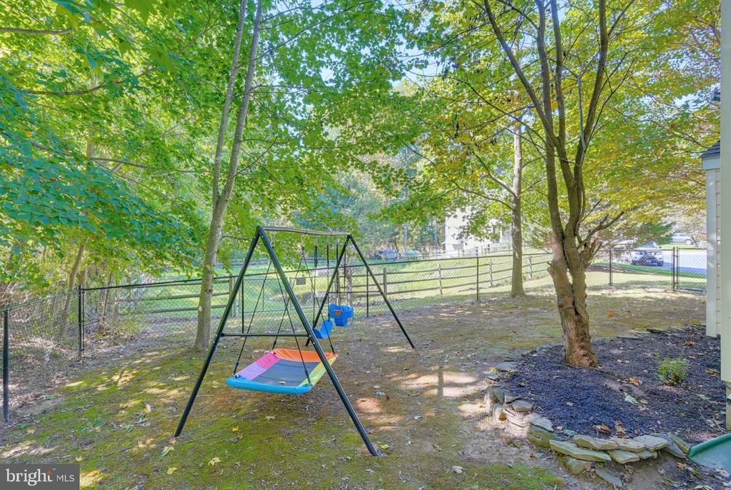 225 AUTUMN LANE