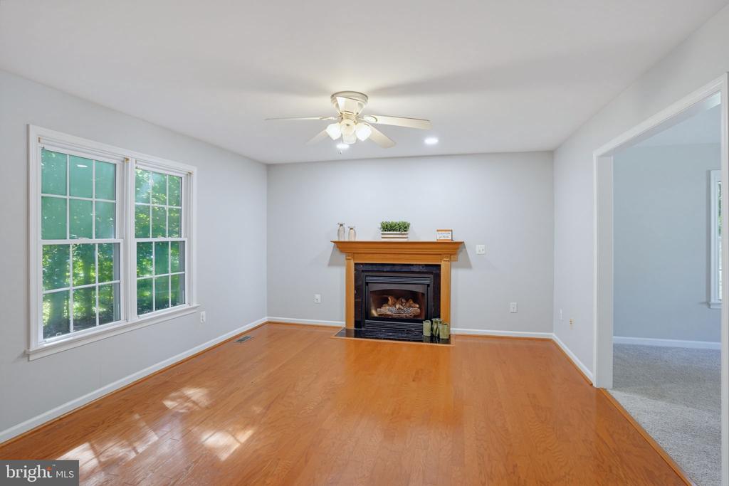 225 AUTUMN LANE