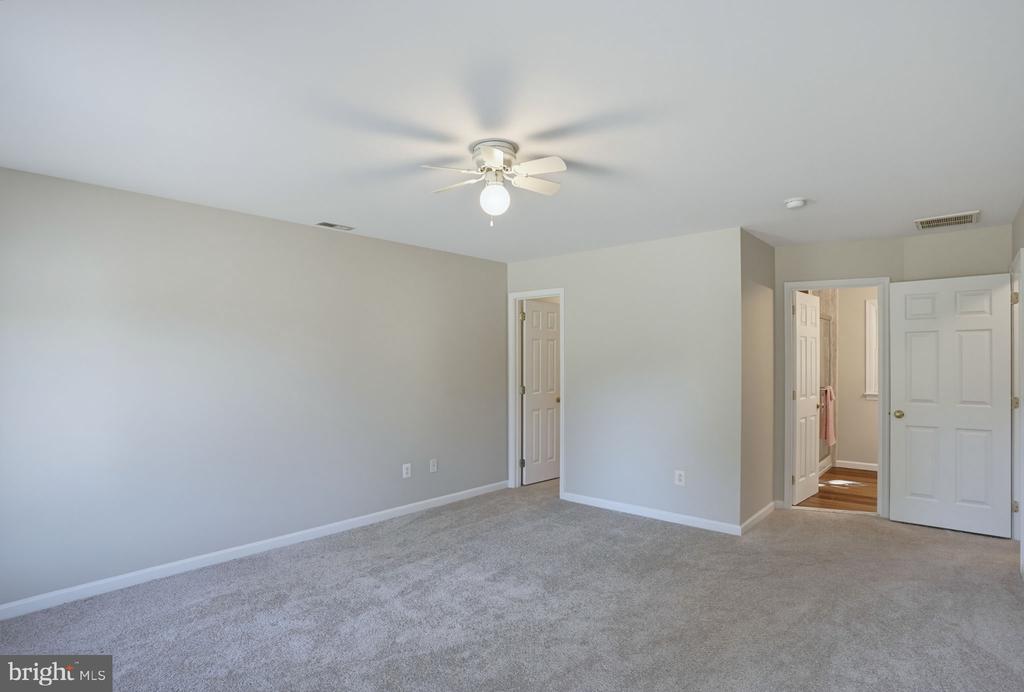 225 AUTUMN LANE
