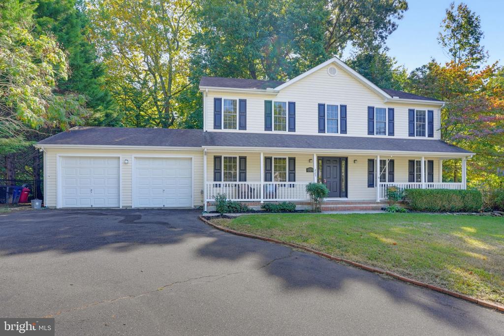 225 AUTUMN LANE