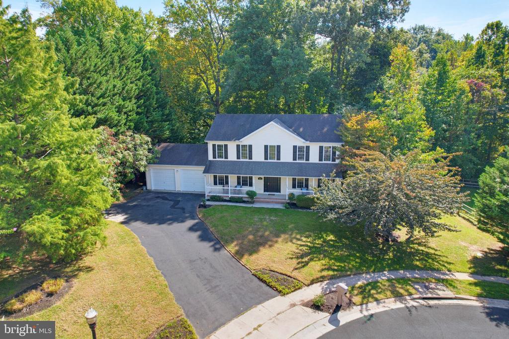 225 AUTUMN LANE