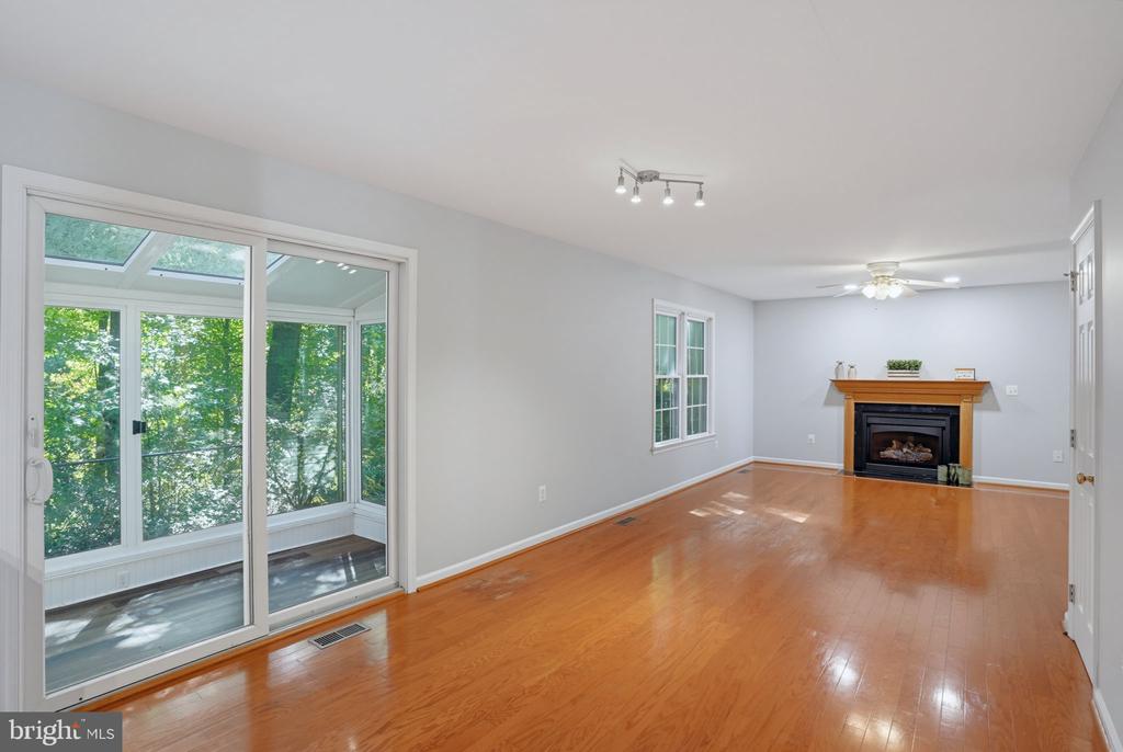 225 AUTUMN LANE