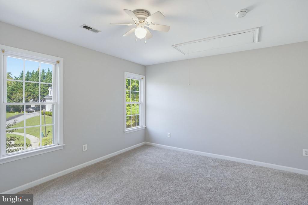 225 AUTUMN LANE
