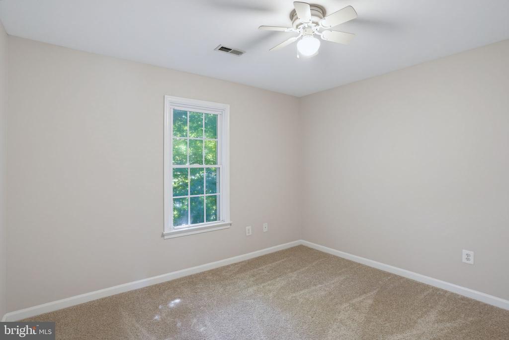 225 AUTUMN LANE