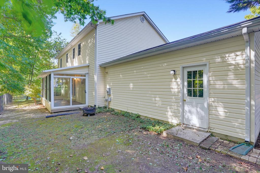 225 AUTUMN LANE