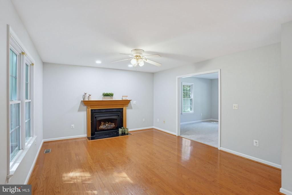 225 AUTUMN LANE