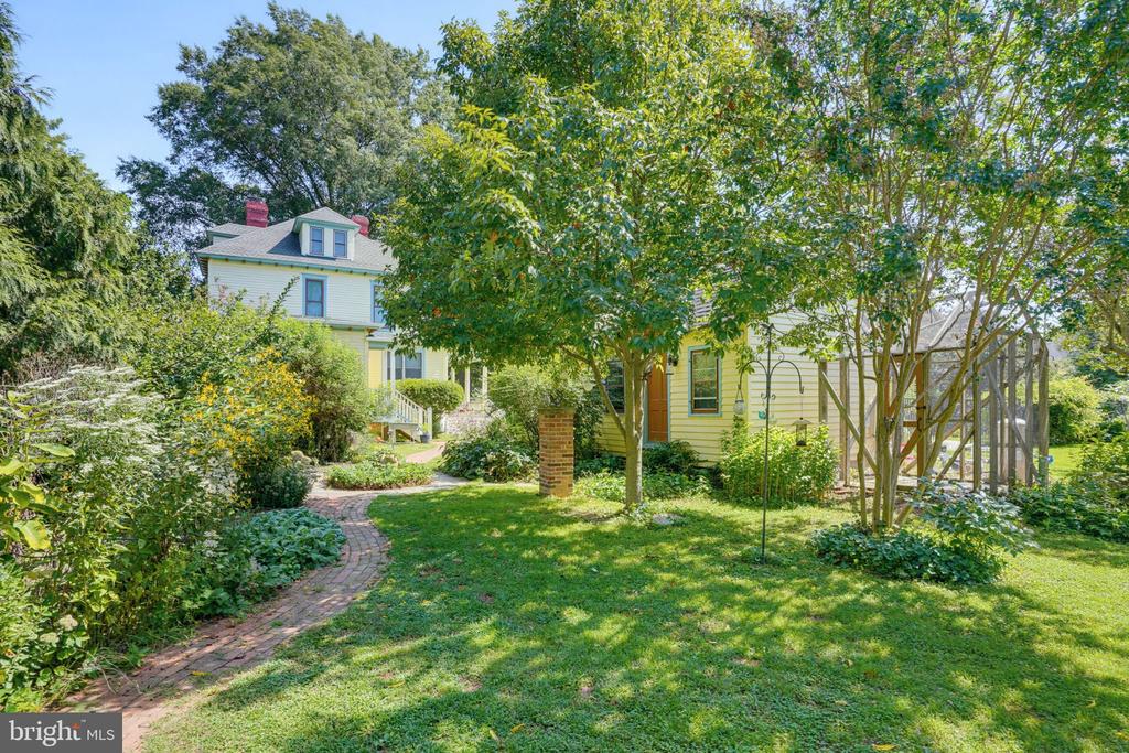 403 CHESTERFIELD AVENUE