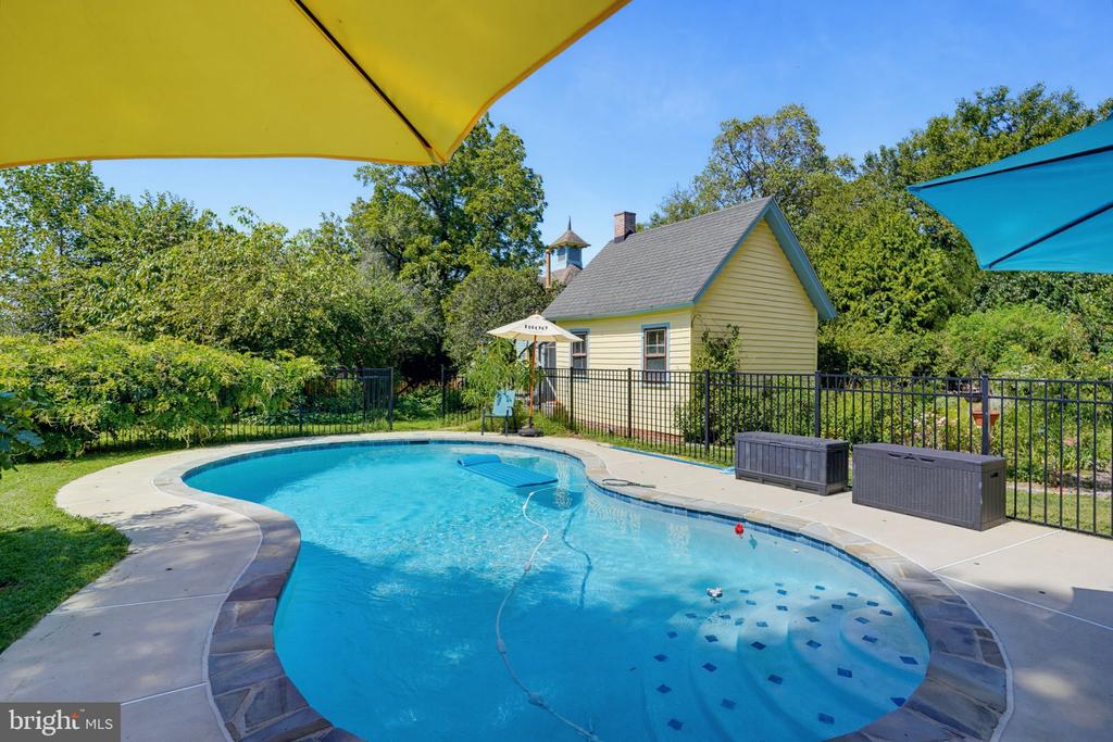 403 CHESTERFIELD AVENUE