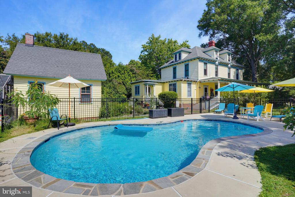 403 CHESTERFIELD AVENUE