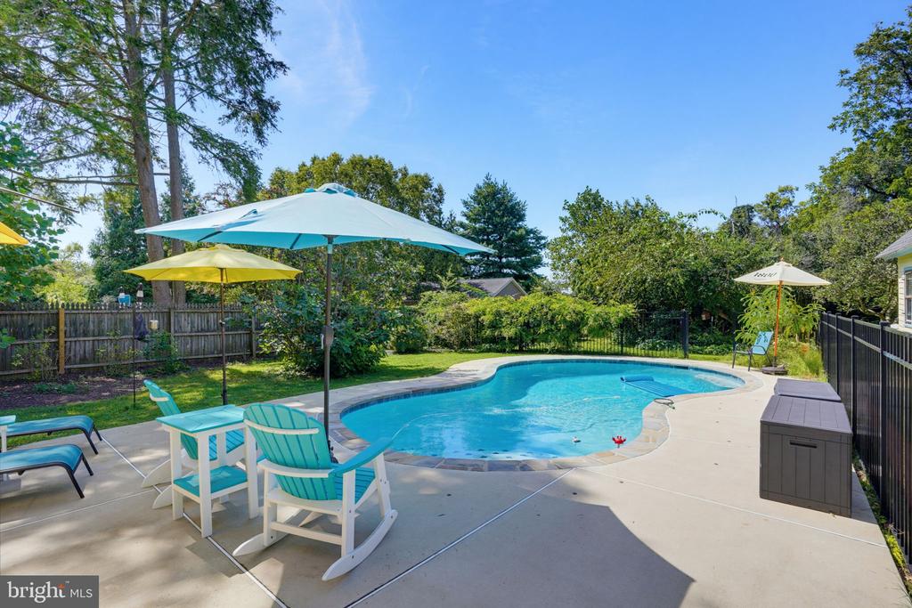 403 CHESTERFIELD AVENUE