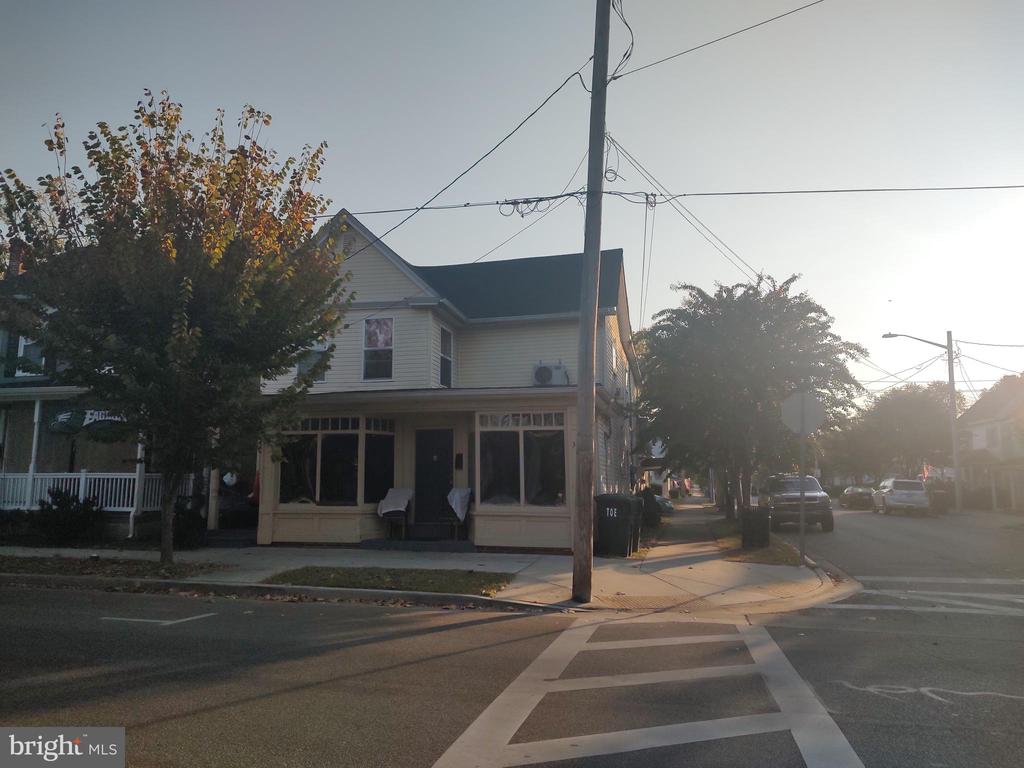 38 S Aurora St