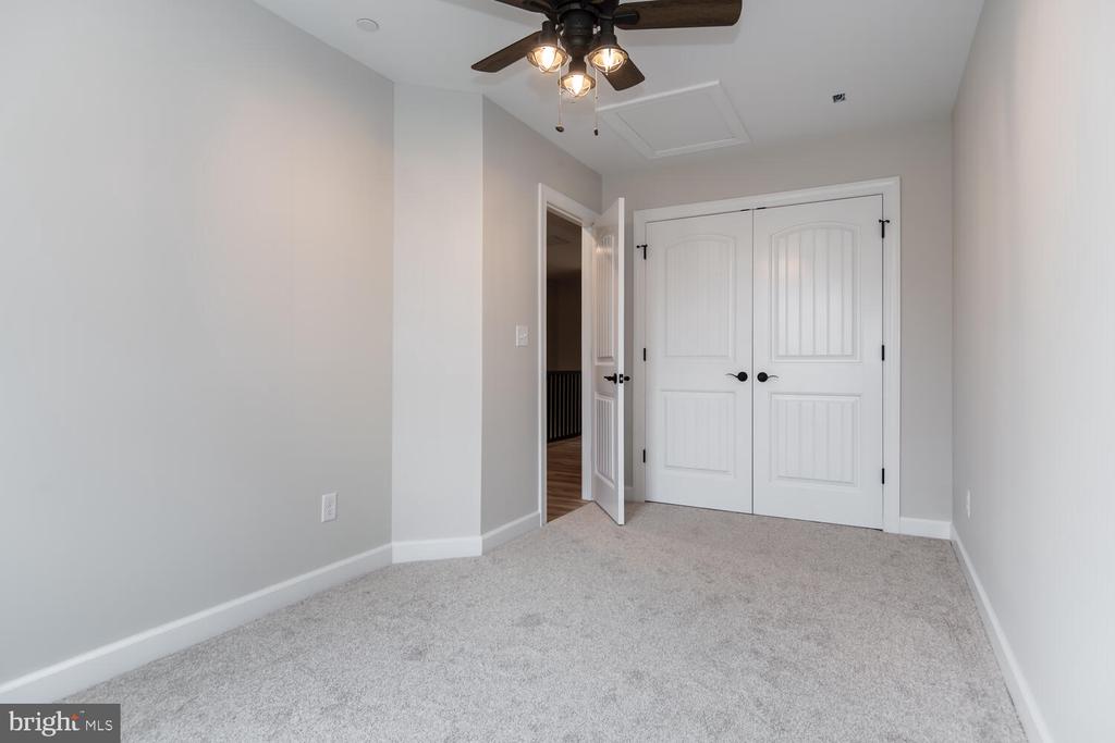 1207 Broad Leaf Ct