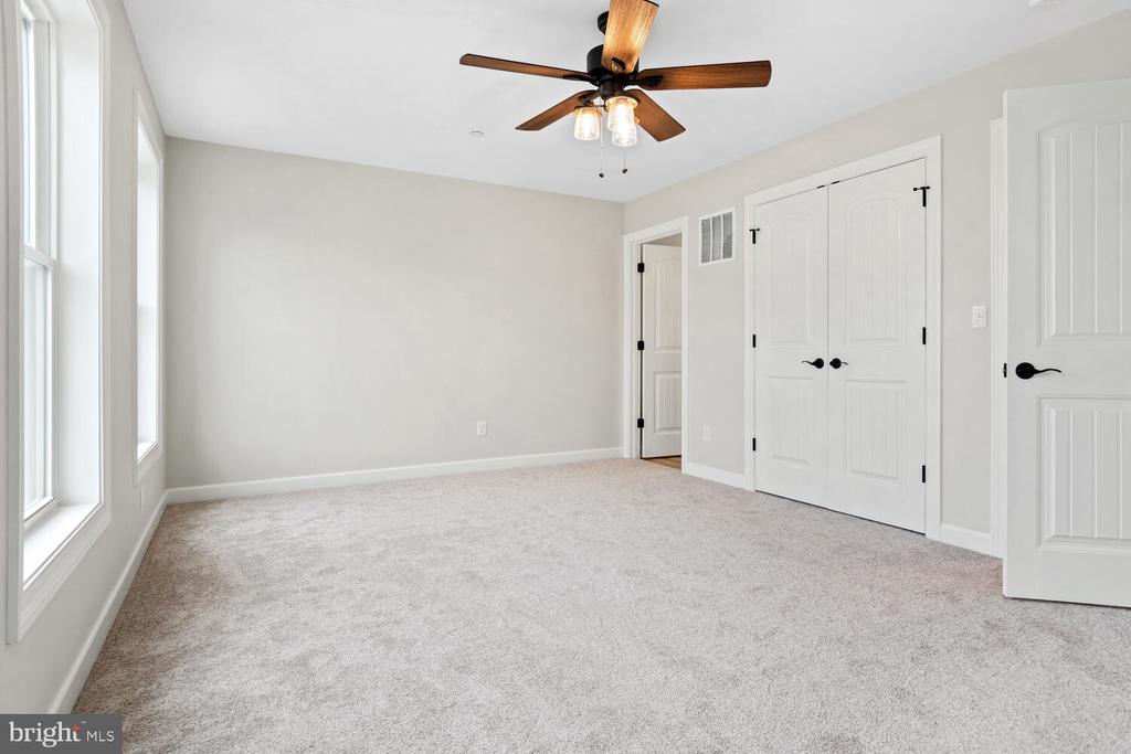 1207 Broad Leaf Ct