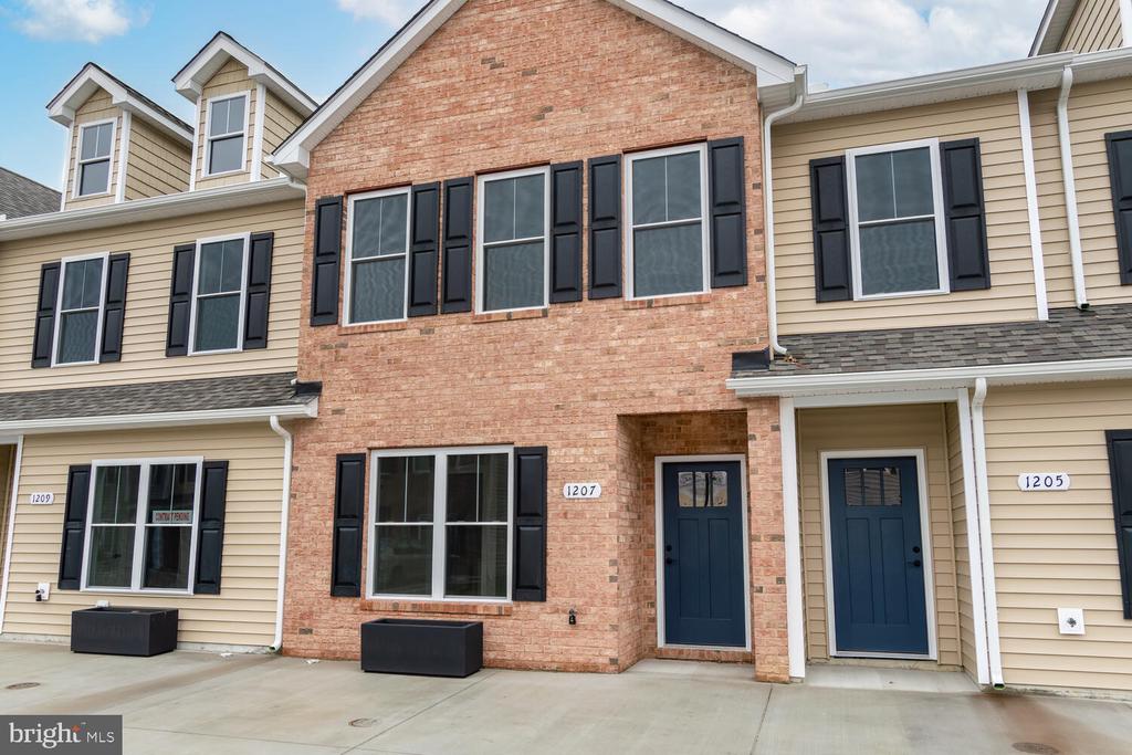1207 Broad Leaf Ct