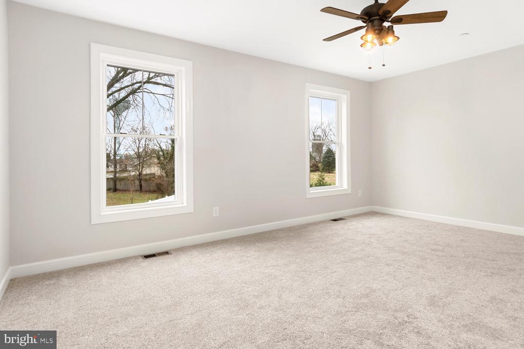 1211 Broad Leaf Ct