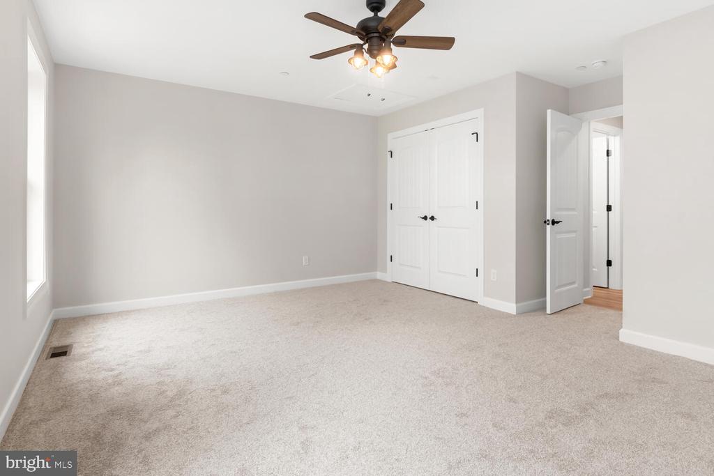 1211 Broad Leaf Ct
