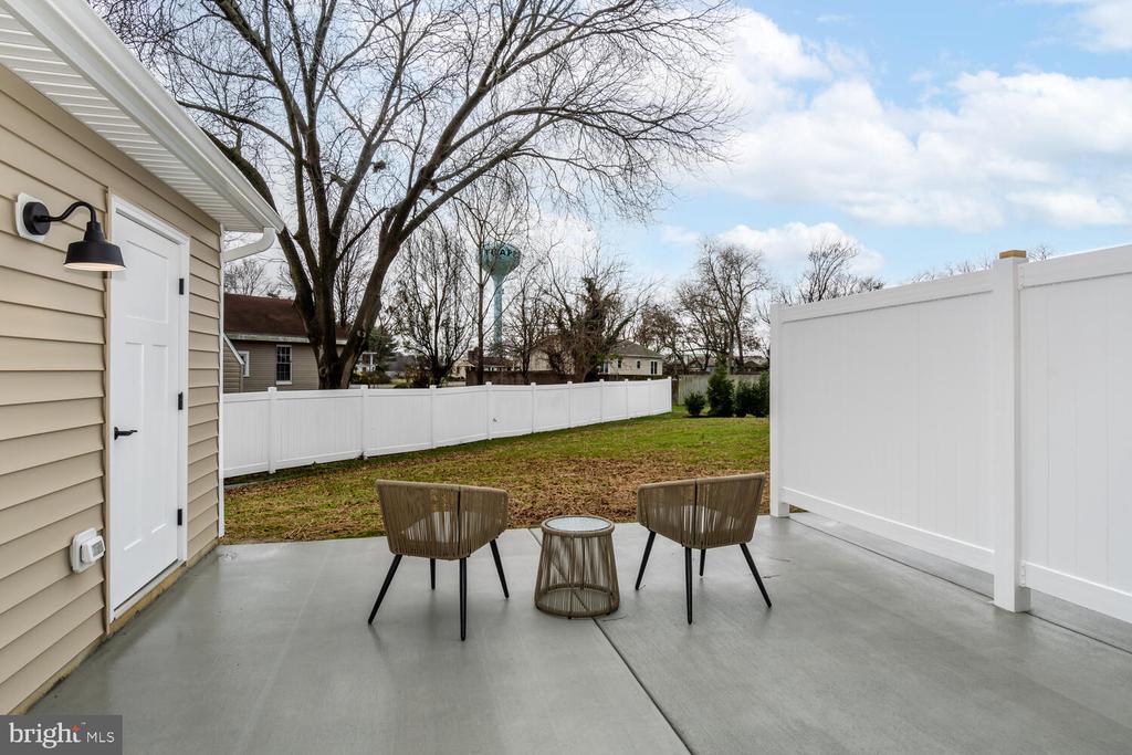 1211 Broad Leaf Ct