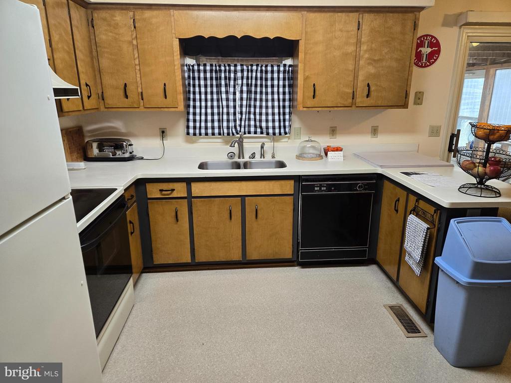 33293 MATTHEWSTOWN ROAD