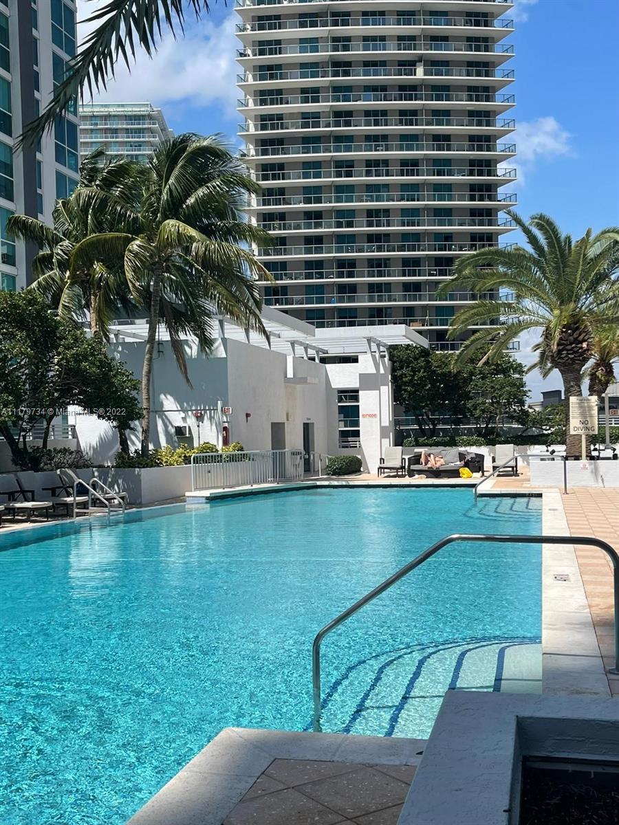 1060 Brickell Ave # 1609