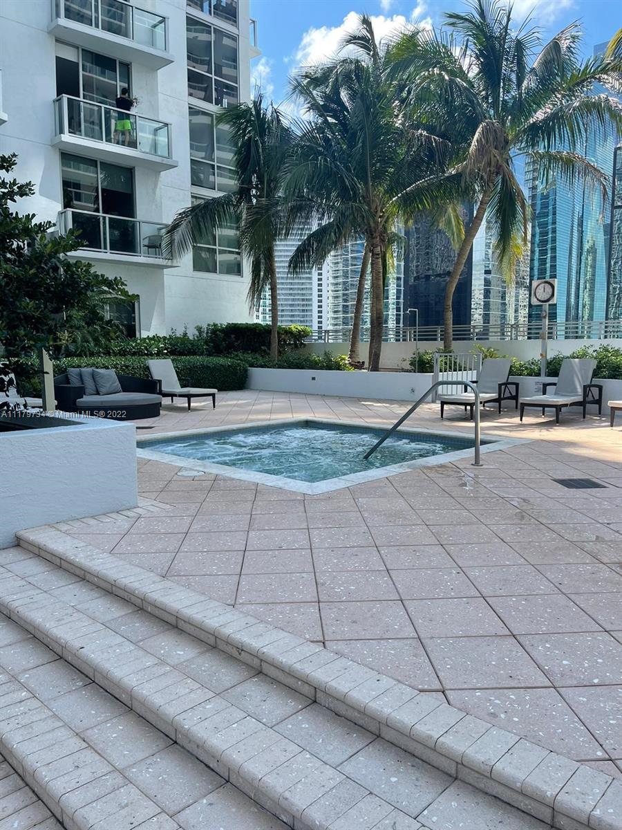 1060 Brickell Ave # 1609