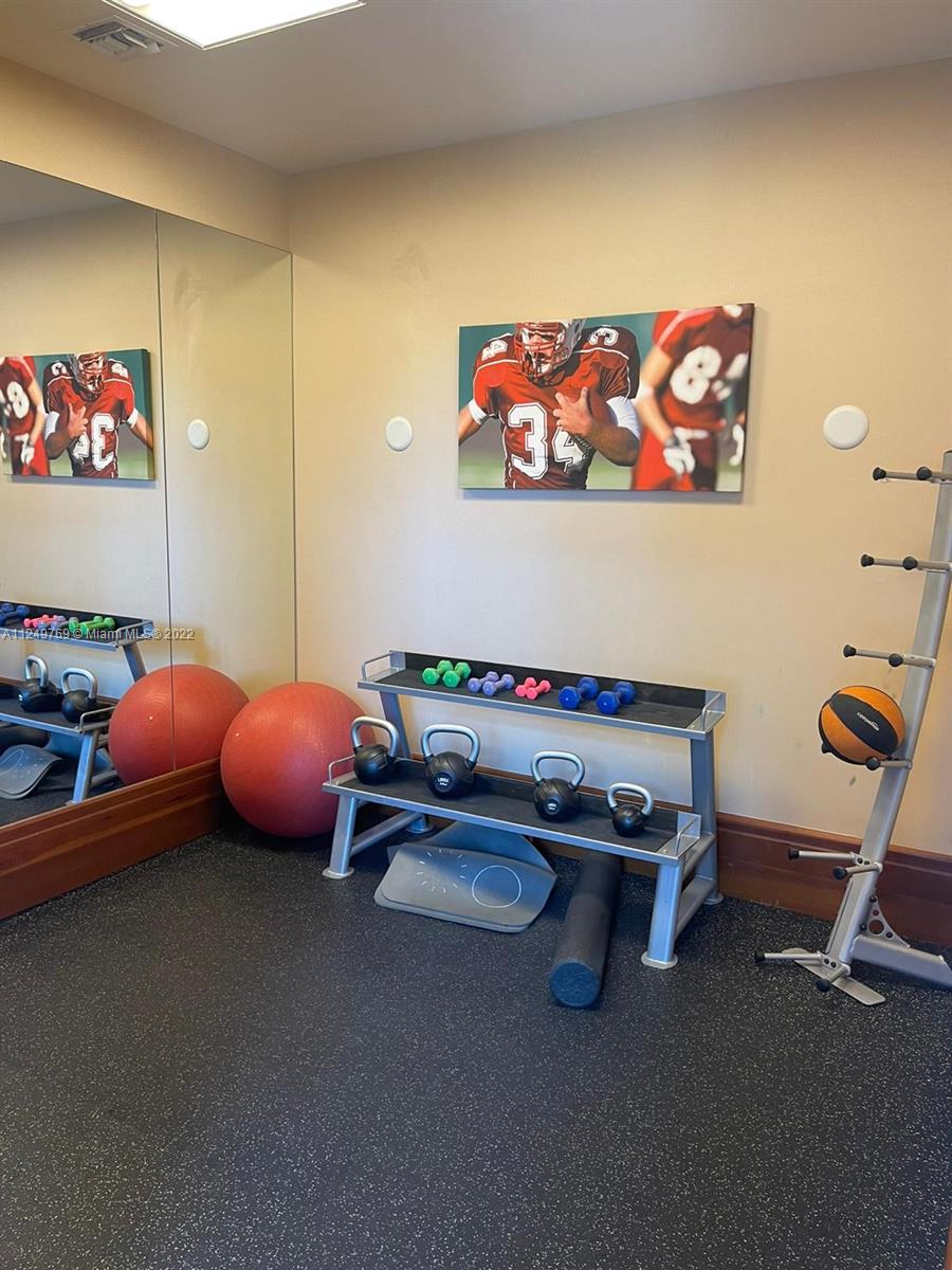 1050 Brickell Ave # 1512