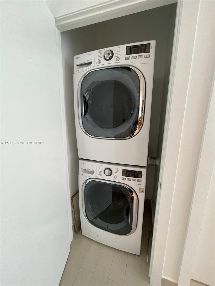 1050 Brickell Ave # 1512