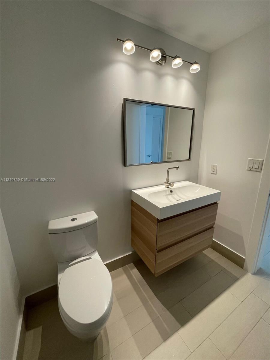 1050 Brickell Ave # 1512