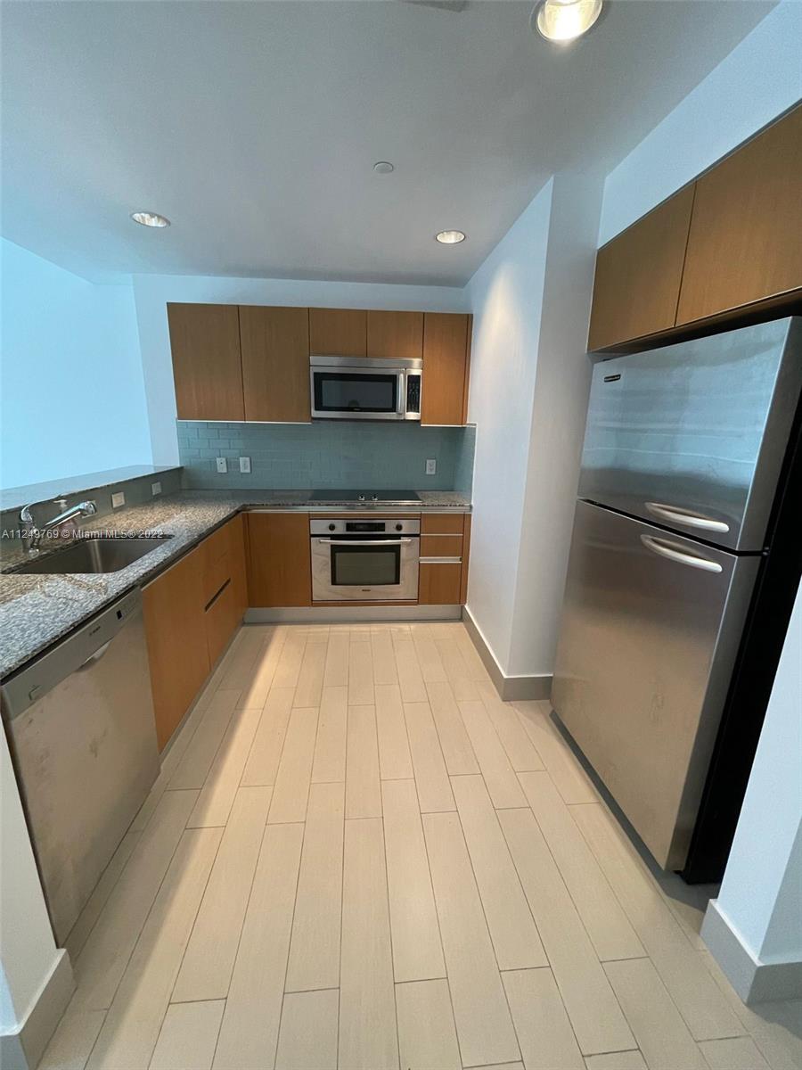 1050 Brickell Ave # 1512