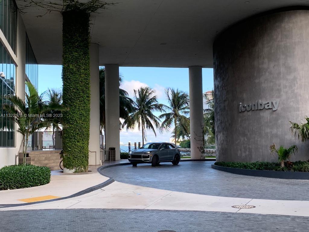 460 NE 28th St # 801