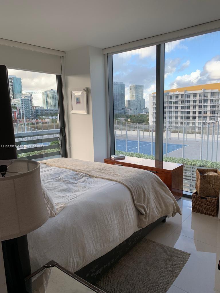 460 NE 28th St # 801